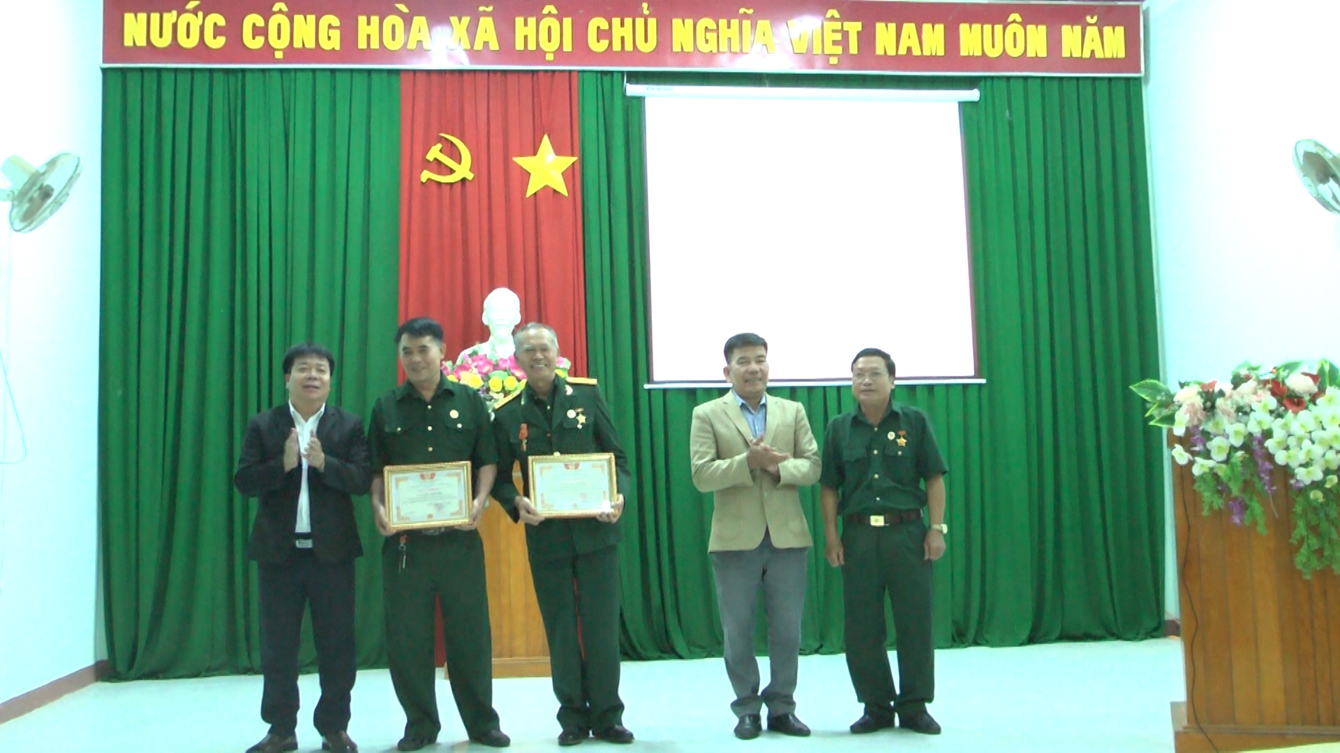 Hội CCB xã EaÔ tổ chức tọa đàm kỷ niệm 35 năm Ngày thành lập Hội Cựu Chiến binh Việt Nam